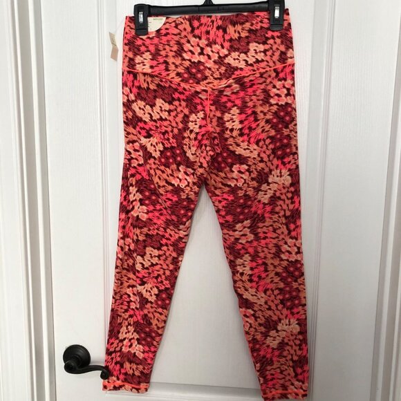 Offline by Aerie Women's Hi-Rise Leggings Large Red & Orange‎ Abstract Print NWT - Picture 4 of 7